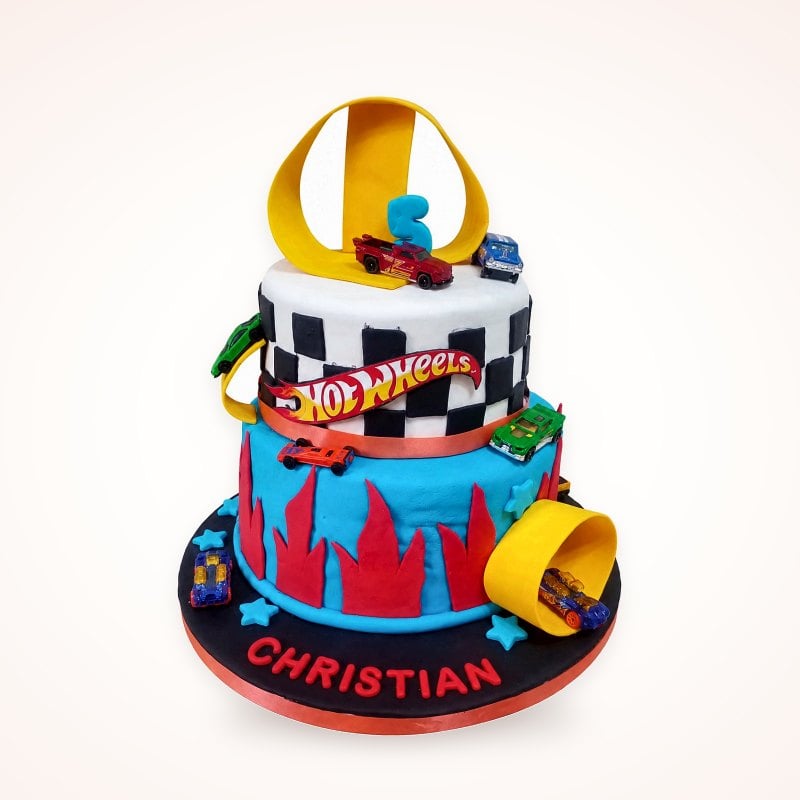 Pista Hot Wheels: Dos pisos en fondant con loop y carritos.